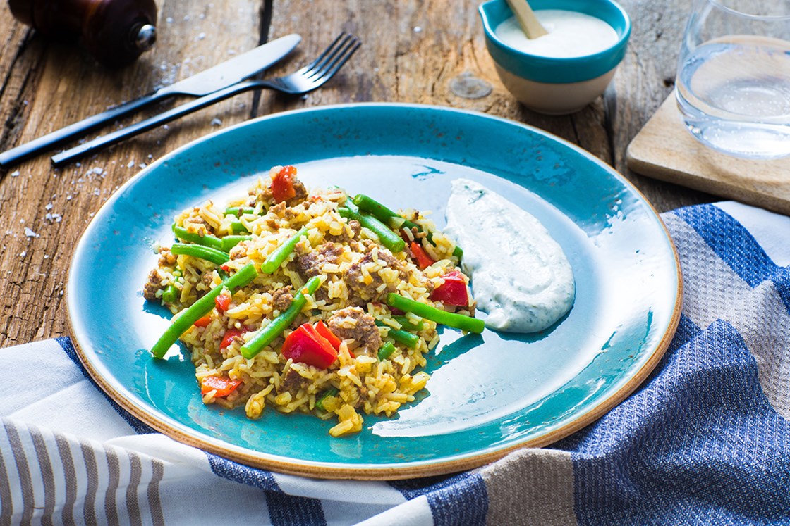 Biryani med kjøttdeig, jasminris, aspargesbønner og myntedressing 