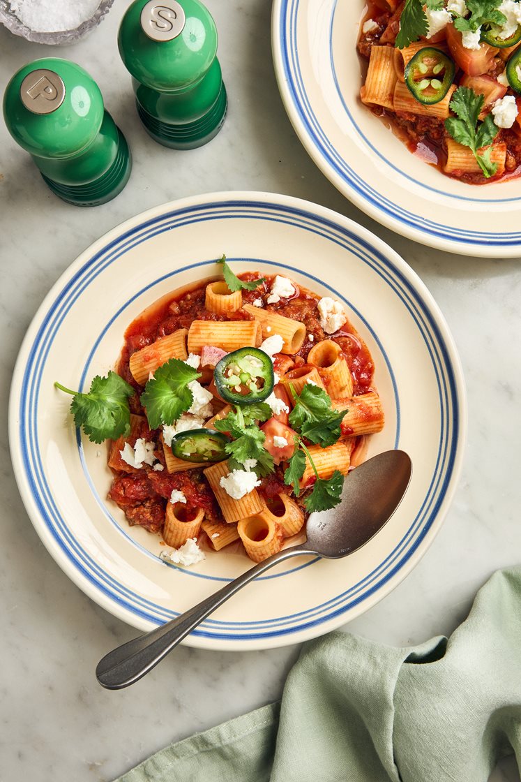 Tacopasta med nötfärs och jalapeño- och fetaosttopping