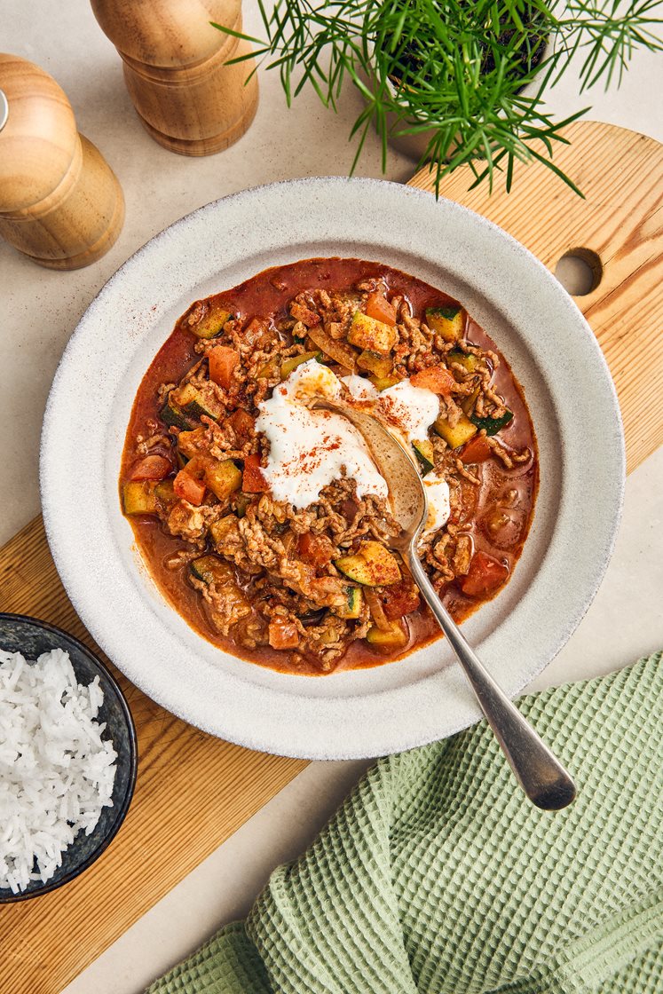 Mexikansk nötfärsgryta med rökt paprika, basmatiris och yoghurt