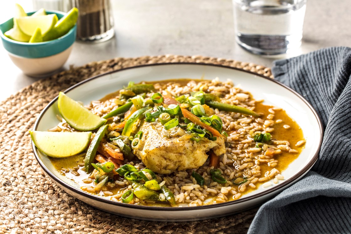 Lyr med karrisaus, grønnsaker og fullkornsris