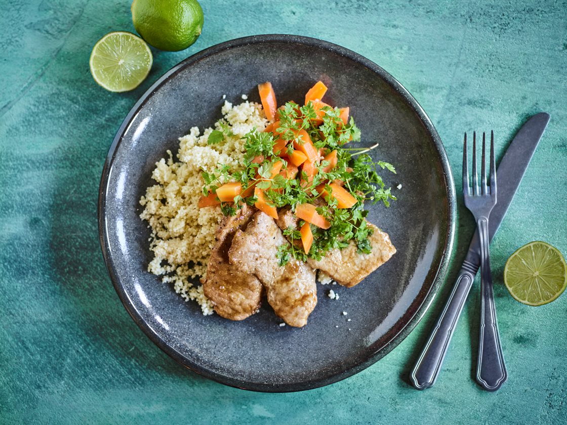 Sautéskiver i teriyaki med honningristede gulerødder og couscous