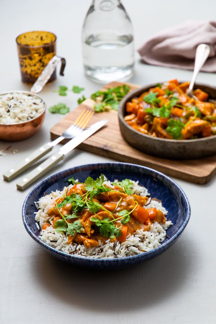 Kyllingcurry med paprika, kokos og villrisblanding