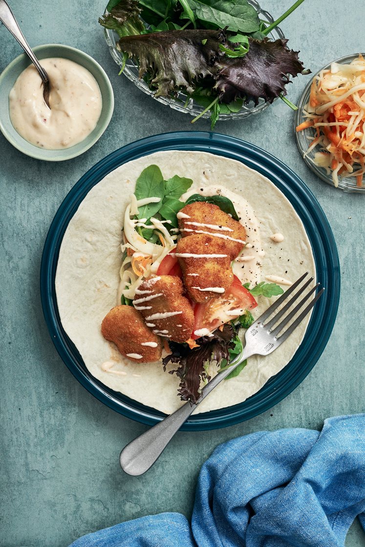 Chicken nuggets wrap med mangodressing och kålsallad