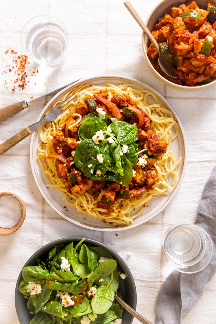 Cajun kylling med pasta linguine og feta- og spinattopping