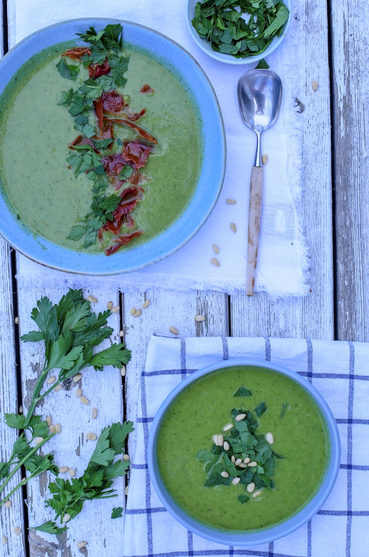 Squashsuppe med sprø serranoskinke