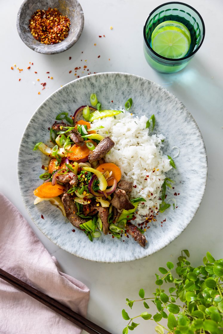 Oksestrimler i teriyaki med pak choy og grøntsager