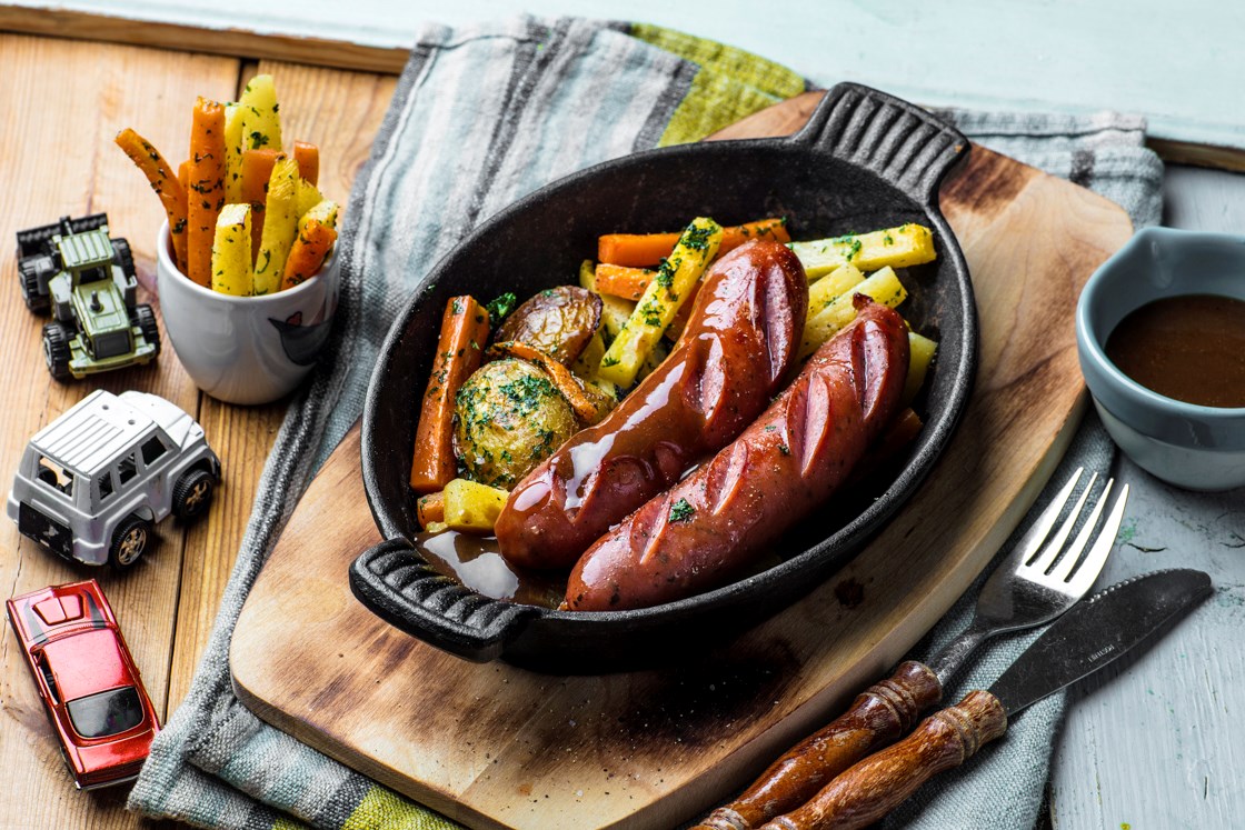 Pølser med rotgrønnsaker og persillepoteter