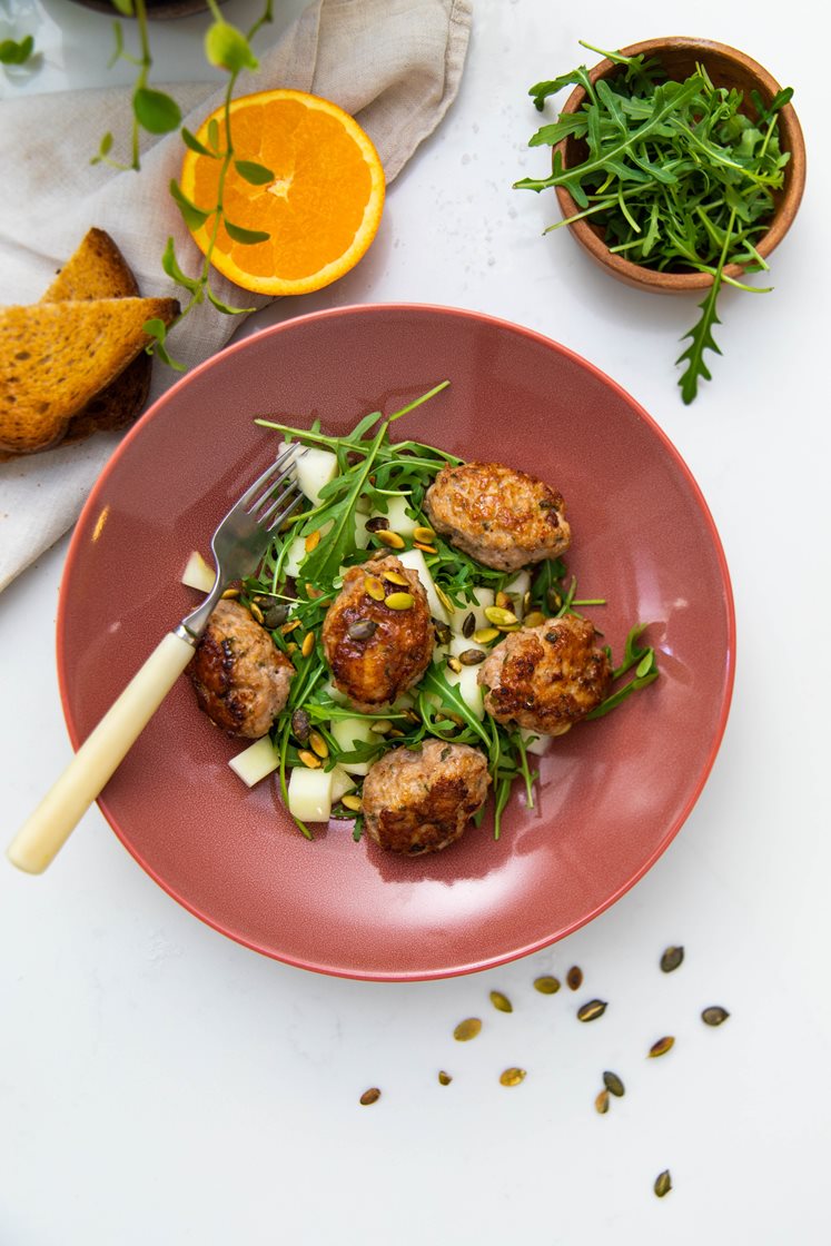 Myntefrikadeller med melonsalat