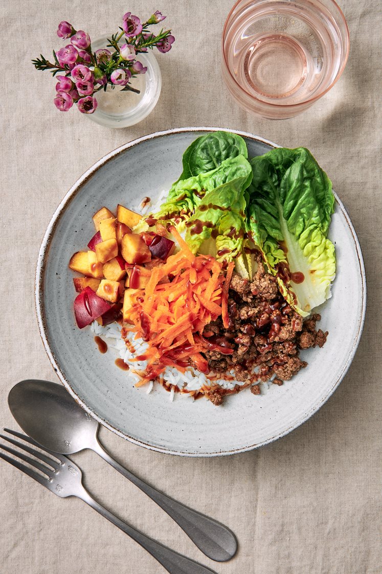 Ginger wok bowl med nektarin och vitlöksris