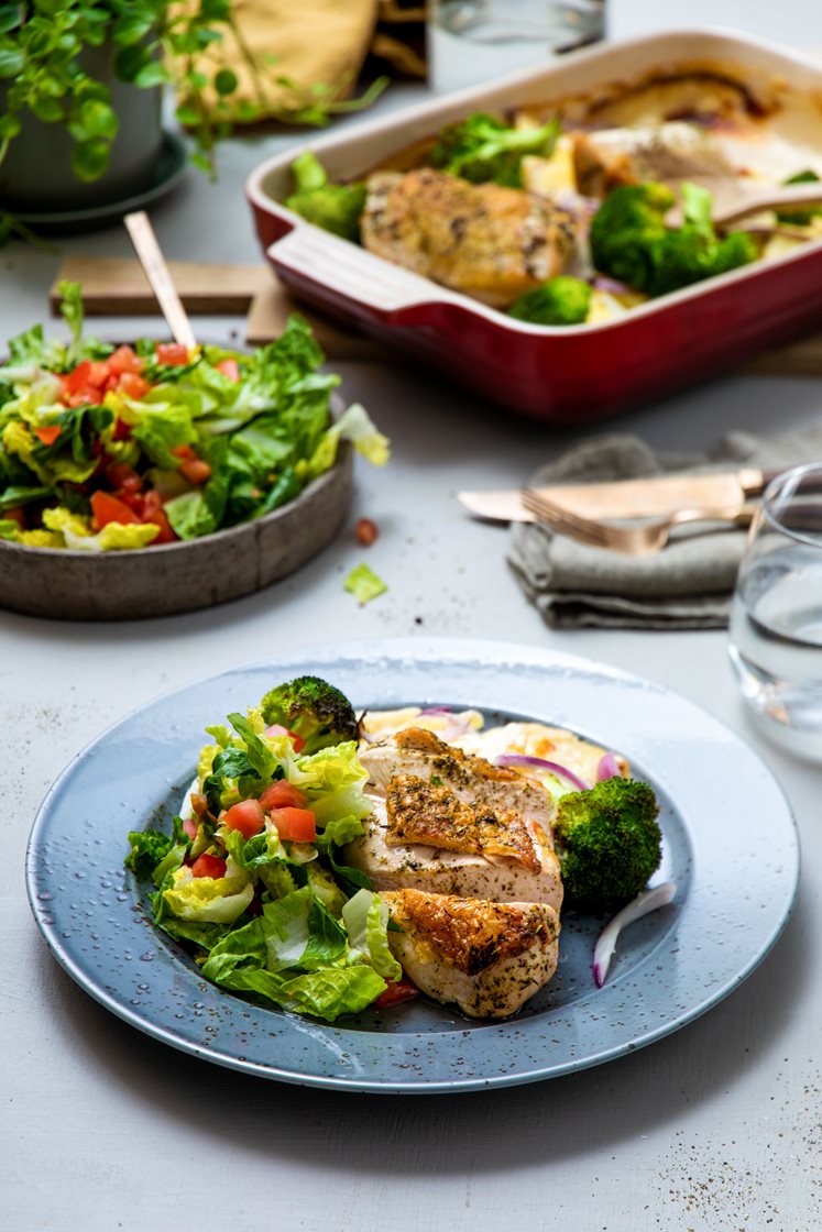 Urtekylling med fløtepoteter og tomatsalat 