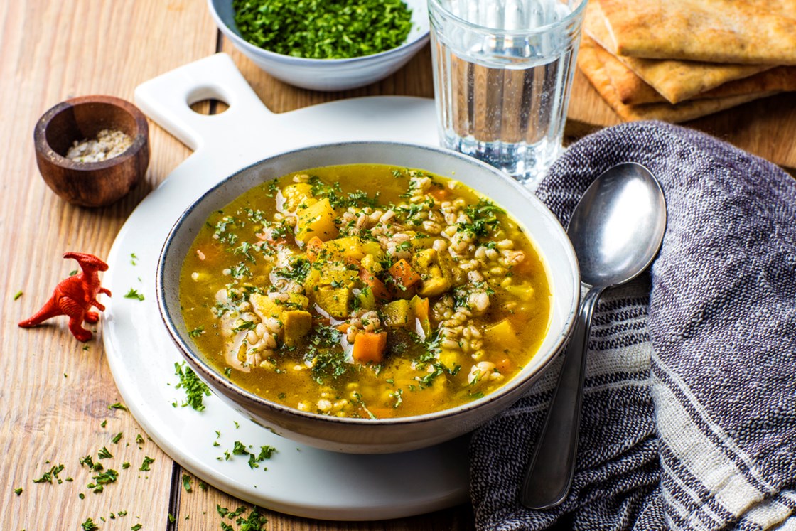 Kyllingsuppe med byggkorn