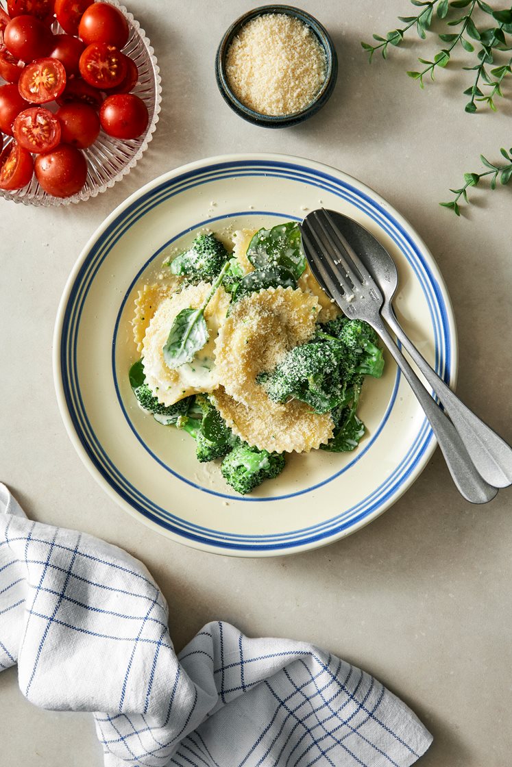 Mezzaluna med svamp och riven parmesan