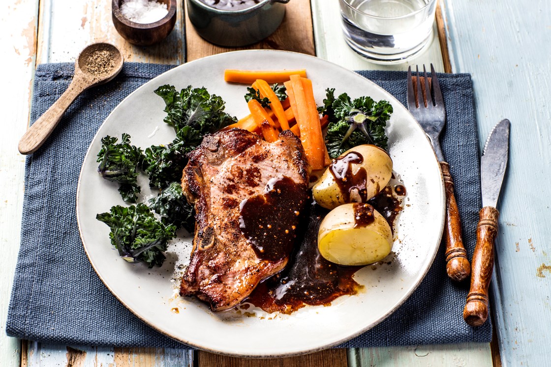 Røkte koteletter med rosettkål og sennepssaus
