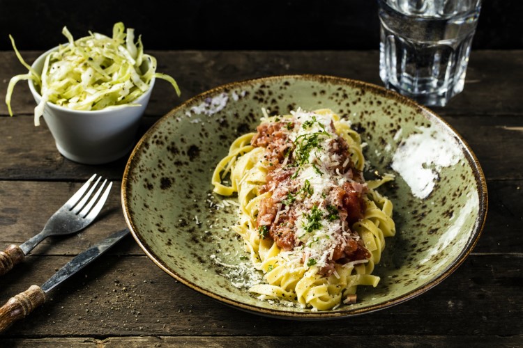 Pasta arrabbiatta med kålsalat
