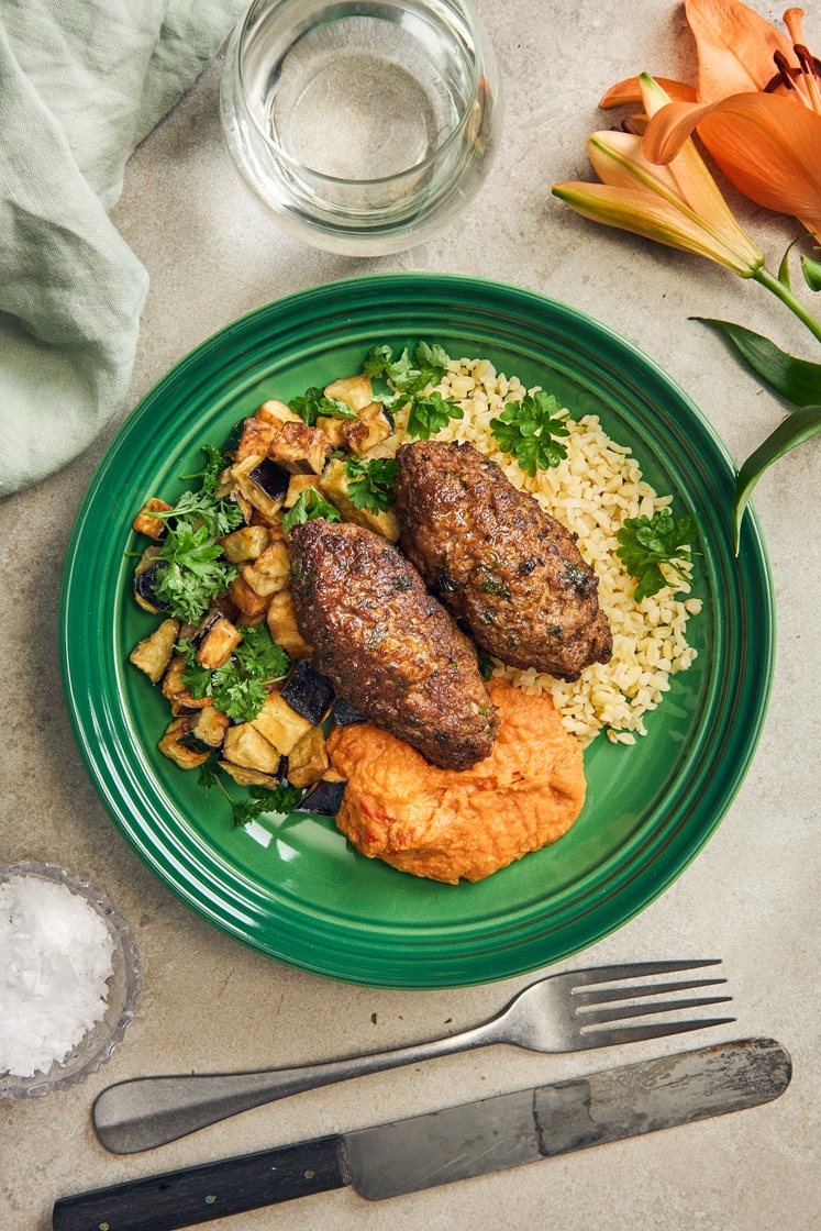 Köfte med paprikahummus och friterad aubergine