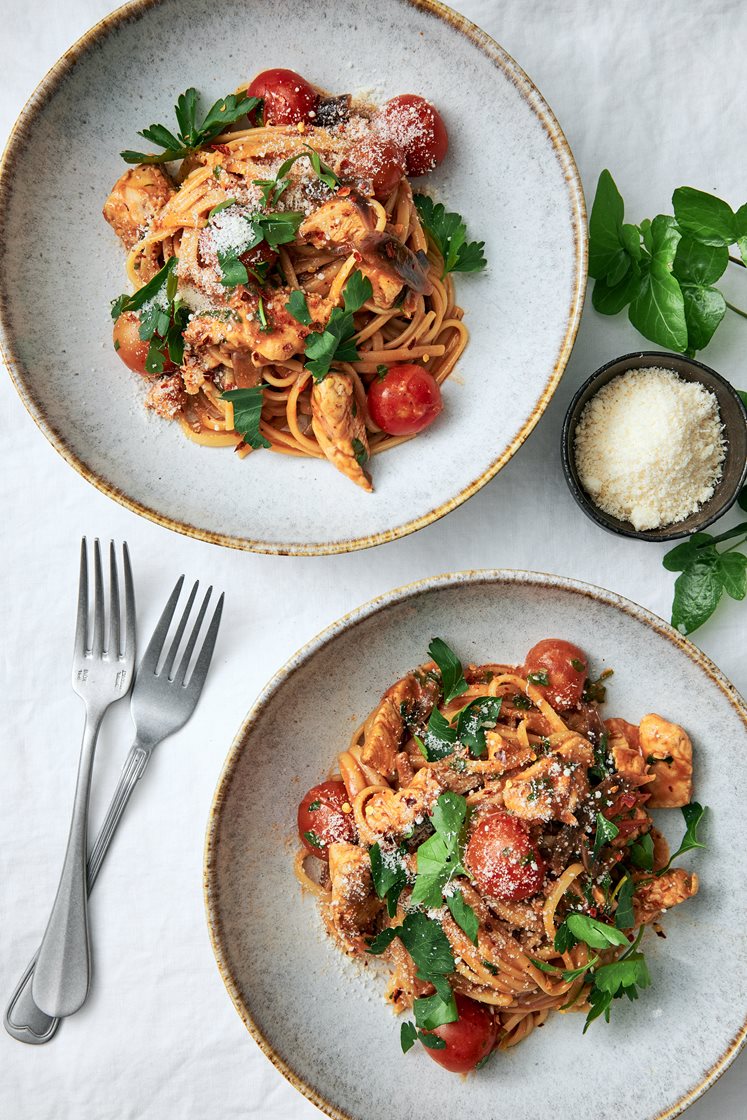 Pasta pomodorini med kyckling och parmesan