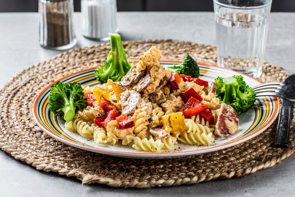 Pasta med pepperoni og bakt paprika
