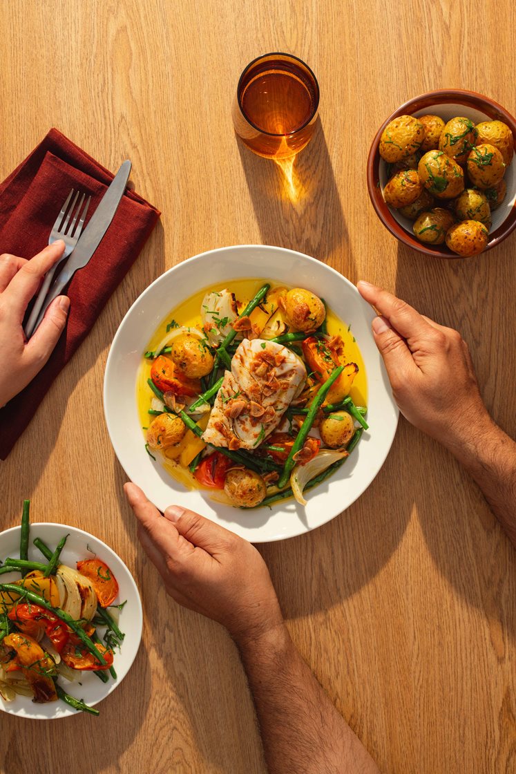 Pescado con salsa ajada - uerfilé med ajadasås och ugnsrostade grönsaker