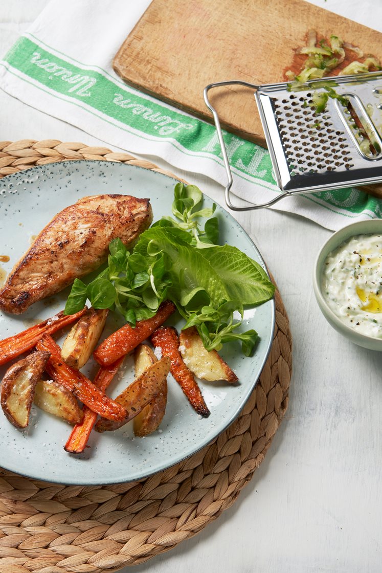 Kyckling med rostade rotfrukter och tzatziki