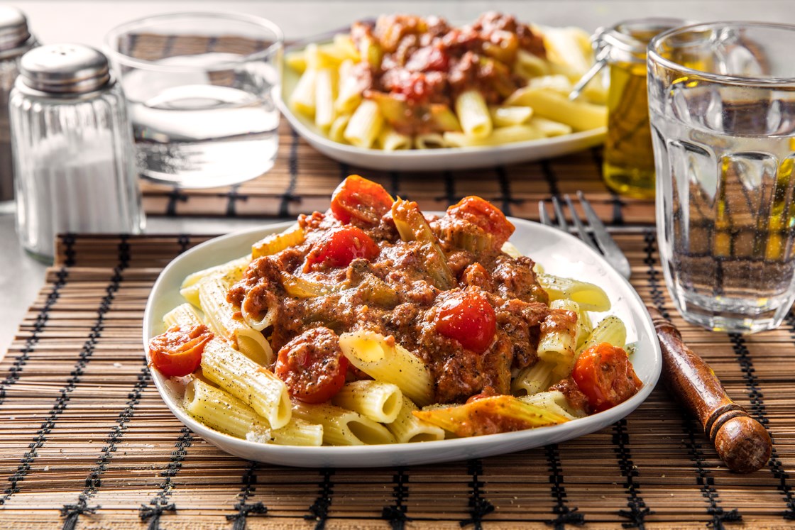 Pasta med tomatsaus og bacon