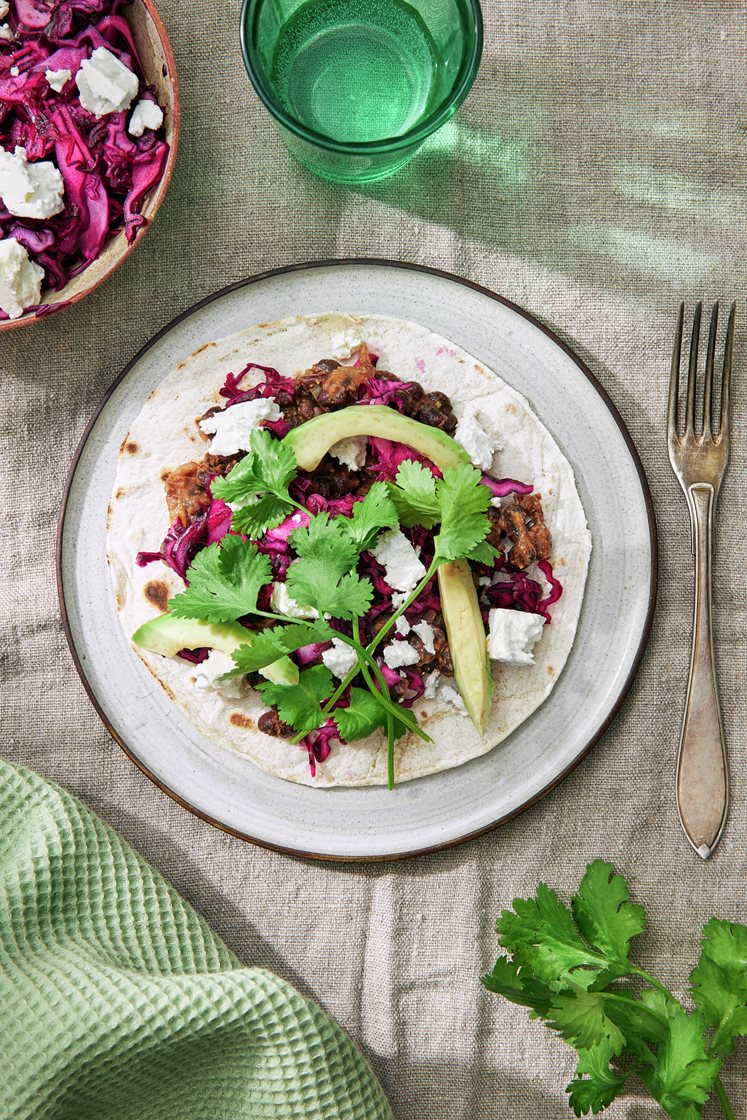 Black bean tacos med avokado, fetaost och rödkål