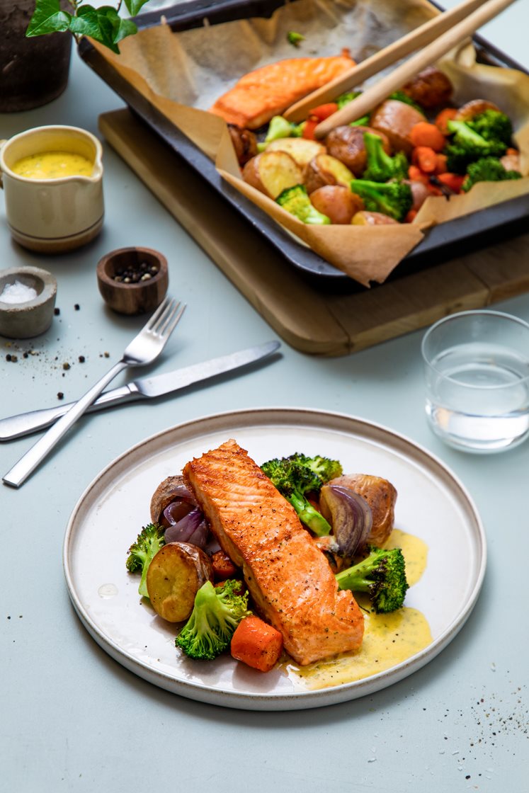 Laks med ovnbagte grøntsager og bearnaisesauce