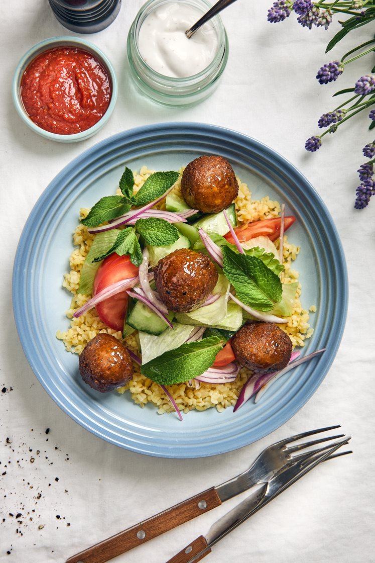 Falafelsallad med bulgur och mynta