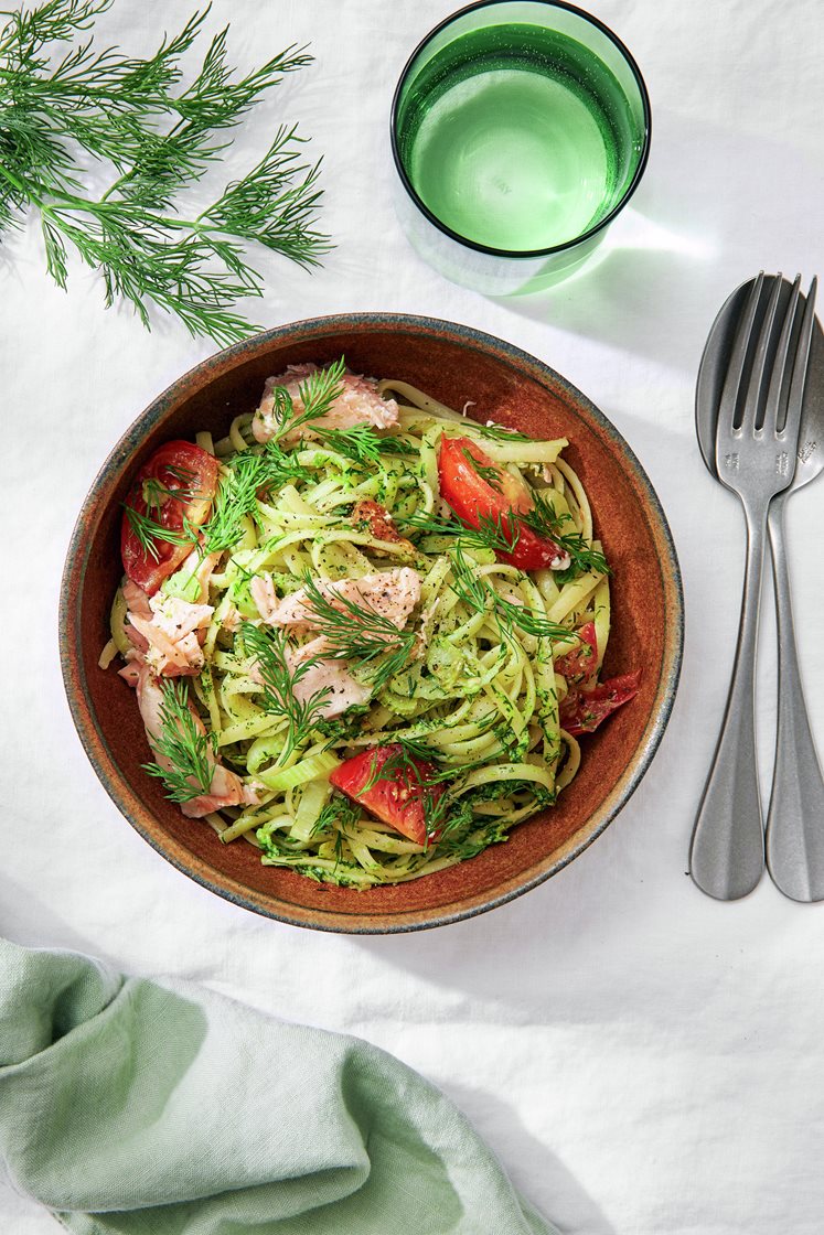 Laxpasta med dillpesto, fänkål och rostad tomat 