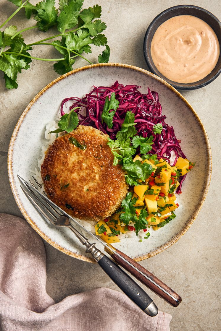 Asiatiska fishcakes med mangosalsa, srirachadressing och koriander