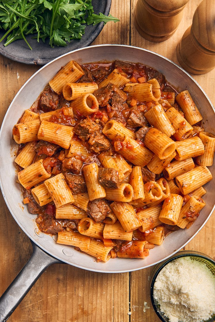 Beef ragu av pulled beef med pasta, parmesan och ruccola