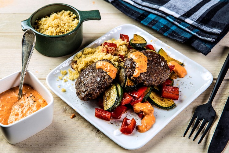 Kjøttkaker med couscous og ajvar