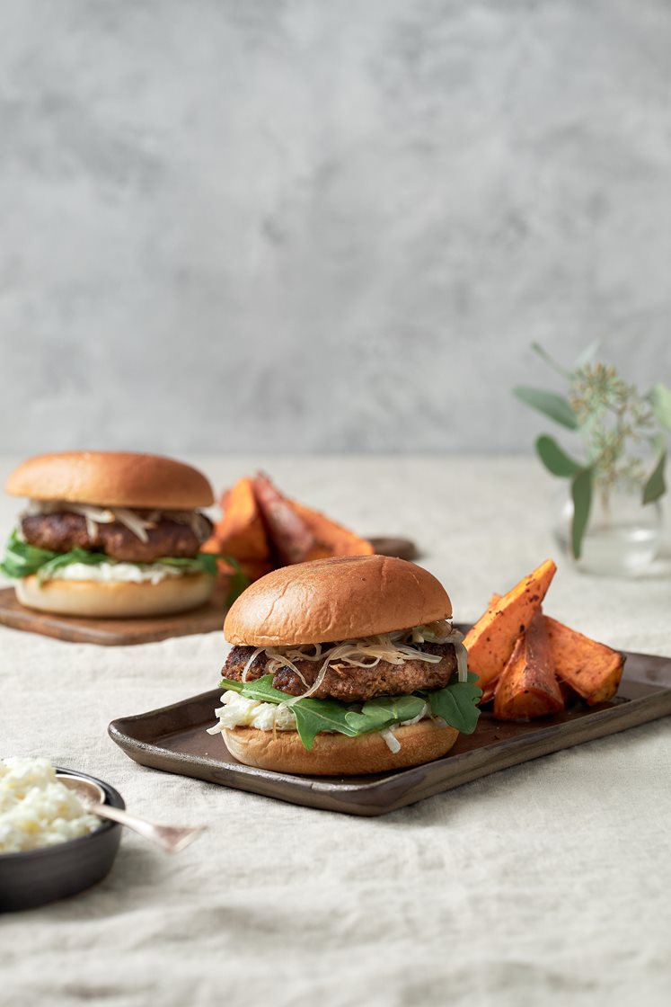 Ginger burger med krämig kålrabbi och rostad sötpotatis 