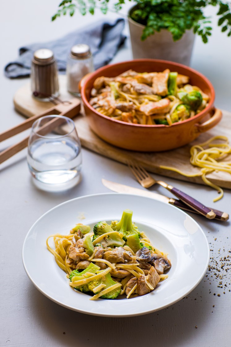 Kremet linguini med kylling, sopp og brokkoli