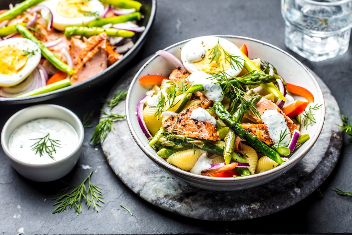 Pasta med varmrøkt laks og norsk asparges fra Hvasser