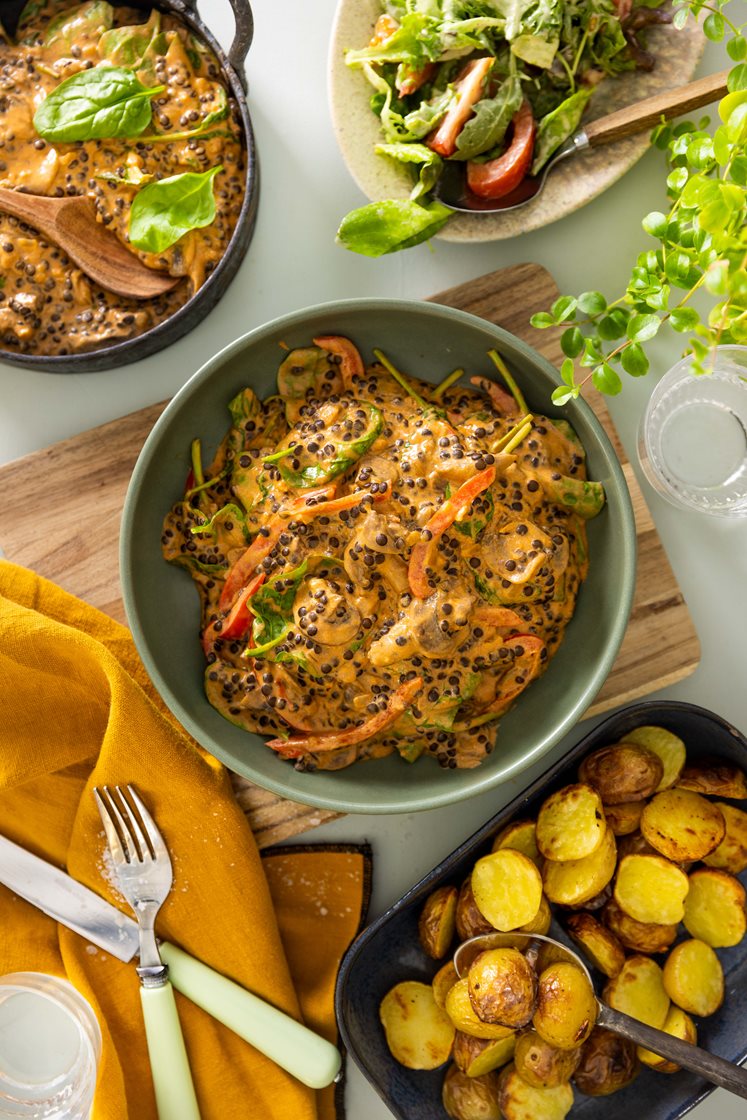 Sopp Stroganoff med kremet tomatsaus og ovnsbakte poteter