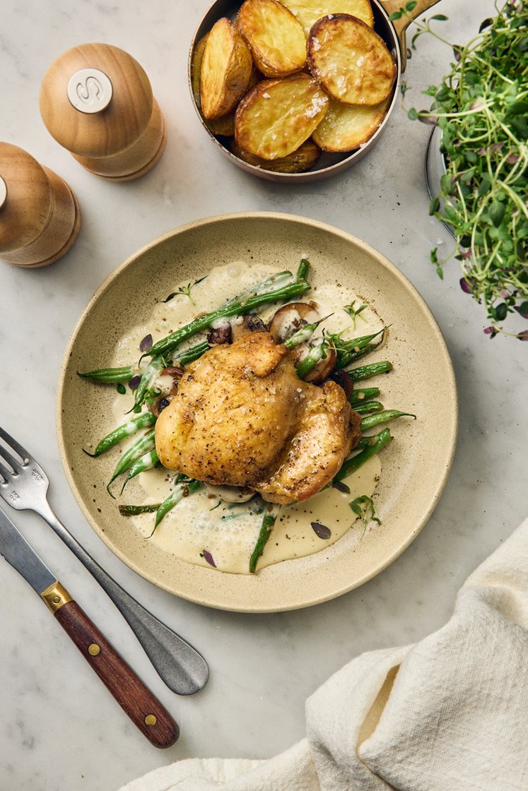 Bjärekyckling med timjan, sauce suprême och vitlöksstekta haricots verts 