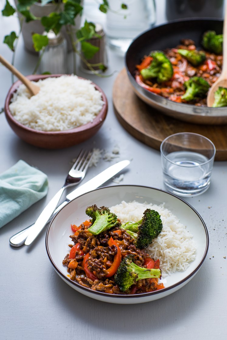 Rask Stroganoff med kjøttdeig, brokkoli og ris