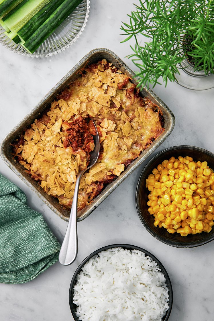 Mozzarellagratinerad tacogratäng med grönsaker och nachochips