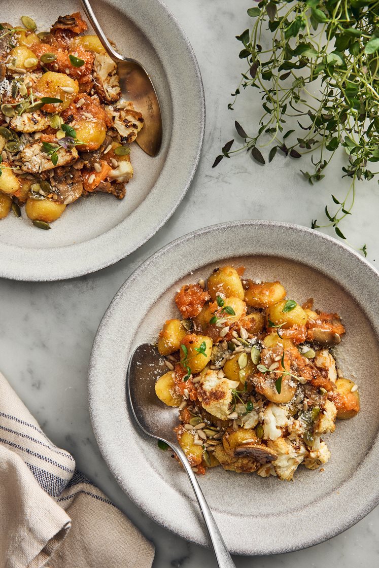 Gnocchipanna med svamp, sötpotatis, blomkål och timjan