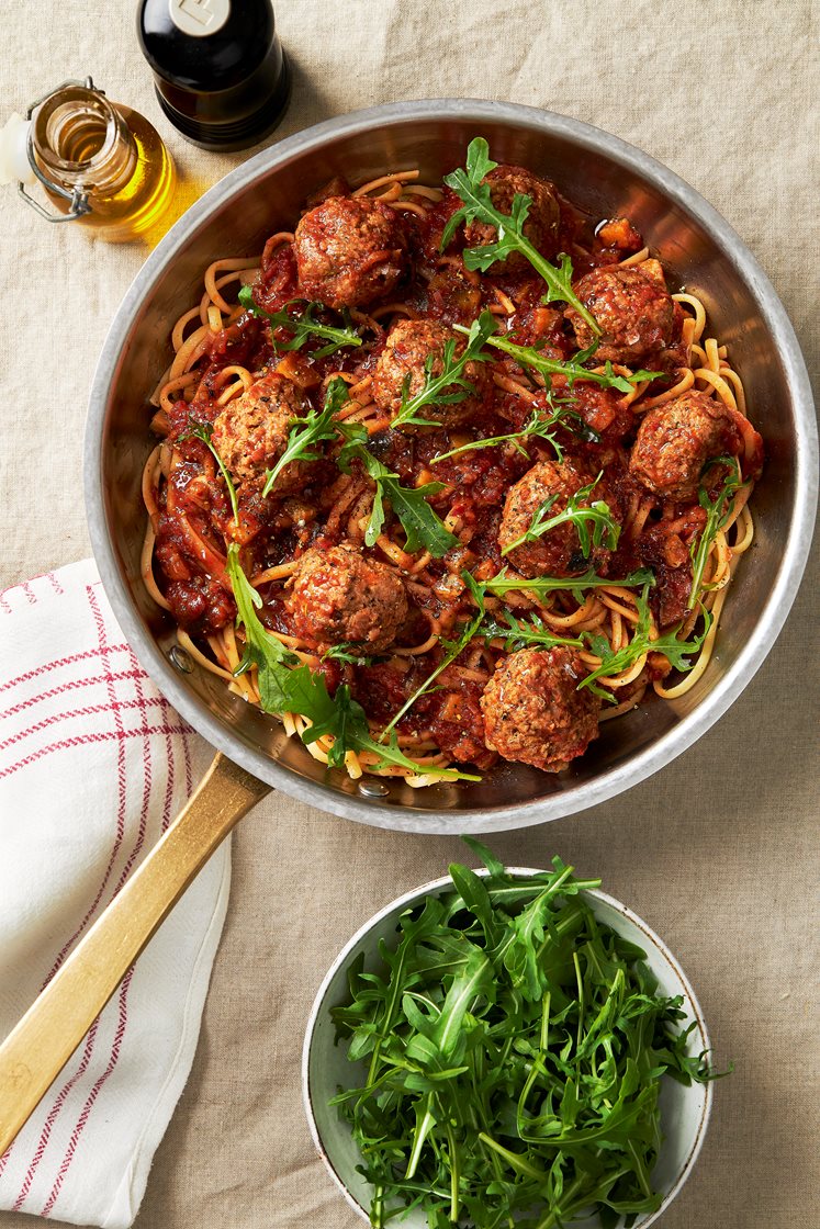 Italienska kalkonköttbullar med linguine och ruccola