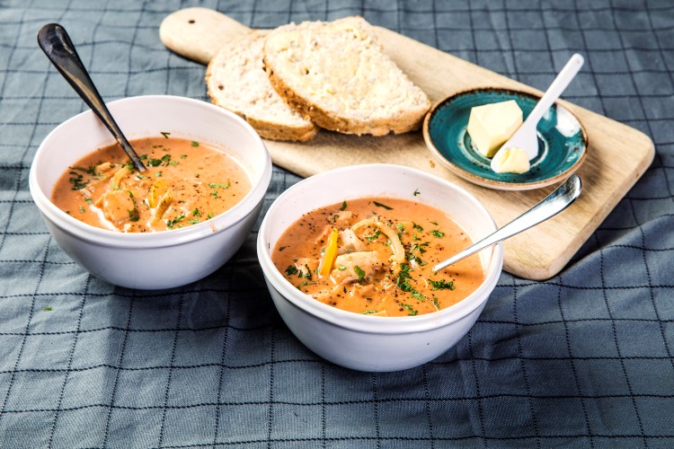 Tomatisert fiskesuppe