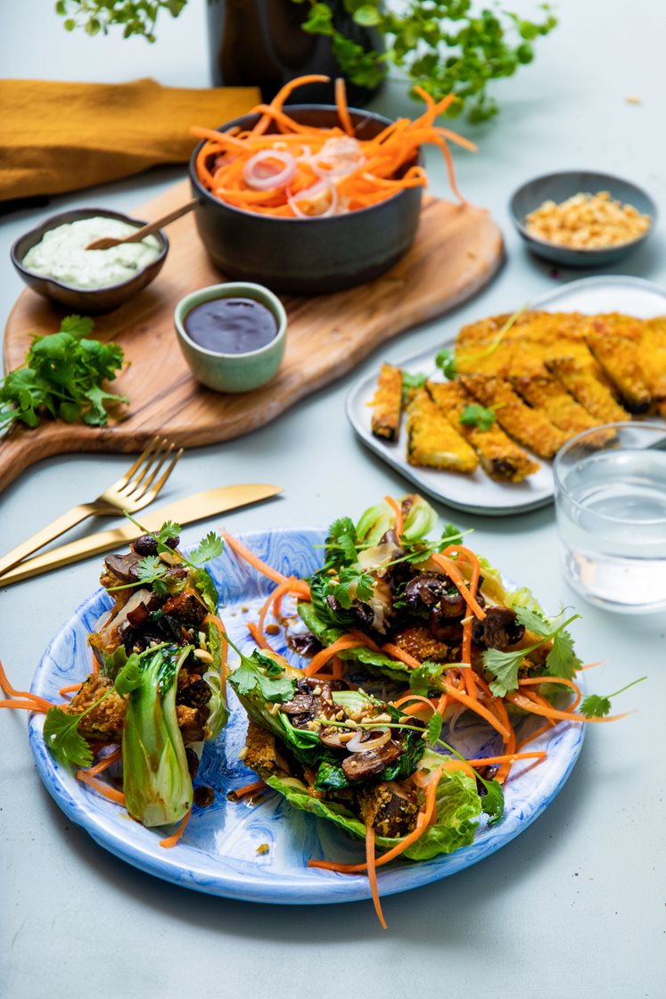 Koreanskinspirert vegetartaco med sprøstekt aubergine, spicy gulrotsalat og aioli