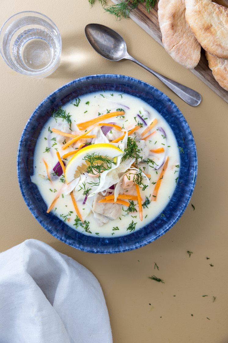 Hjemmelaget fiskesuppe med laks og sei, fennikel, dill og rustikke multibrød