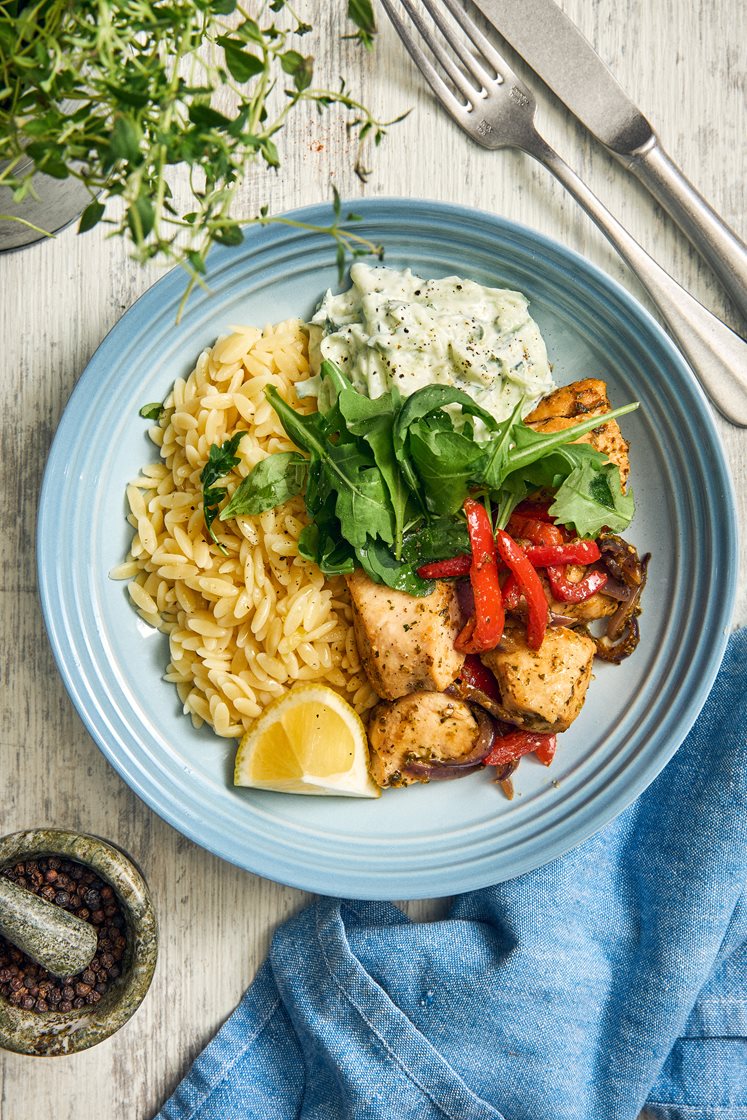 Medelhavskyckling med citronrisoni och tzatziki