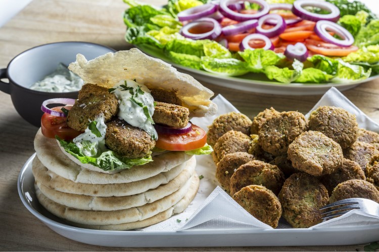 Falafler med pita og rømmedressing 