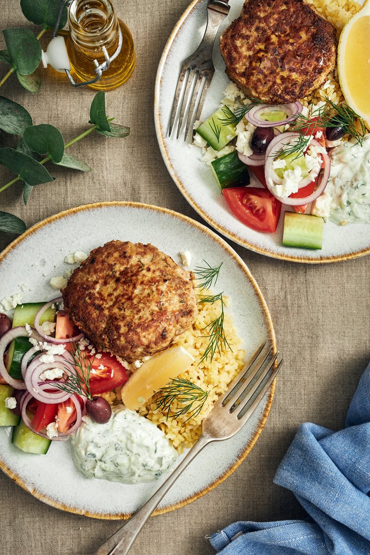 Medelhavsbiff på clariasfärs med dilltzatziki och grekisksallad