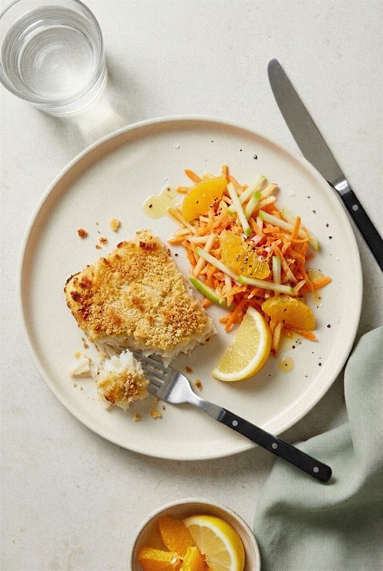 Fiskegrateng og råkostsalat med appelsin