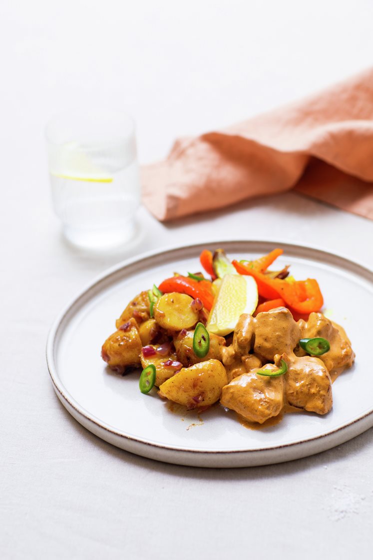 Butter chicken med masalapoteter og mangochutney 