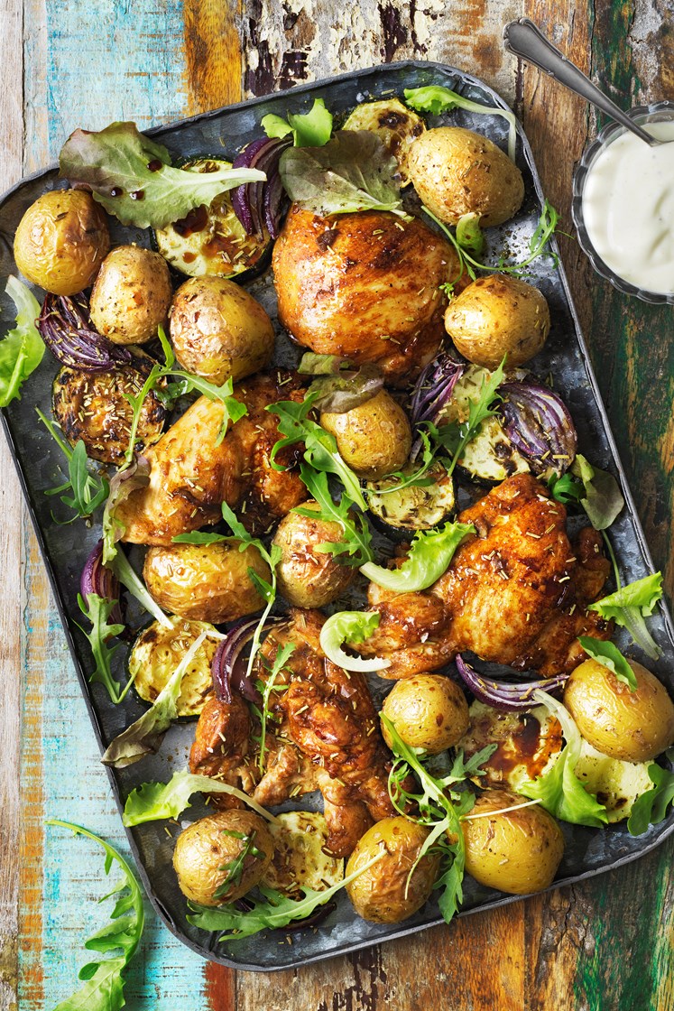 Honungsrostad kyckling med zucchini och rosmarinyoghurt