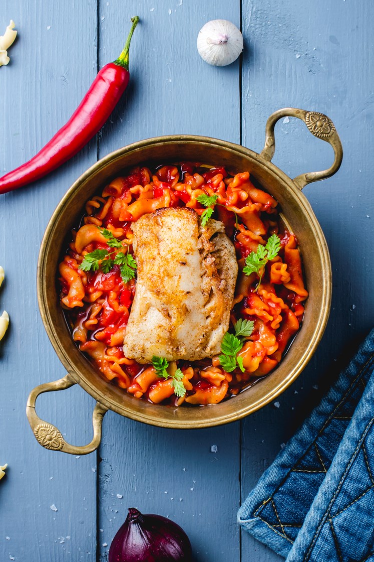 Pasta all'arrabbiata med pannestekt torsk